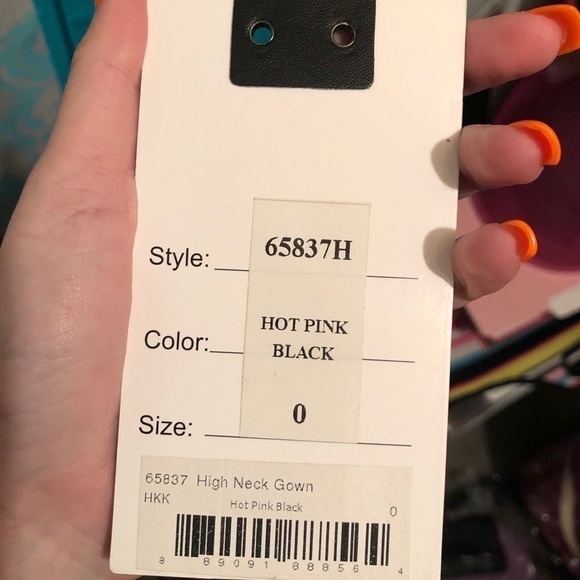 MACDUGGAL prom dress - Picture 4 of 5